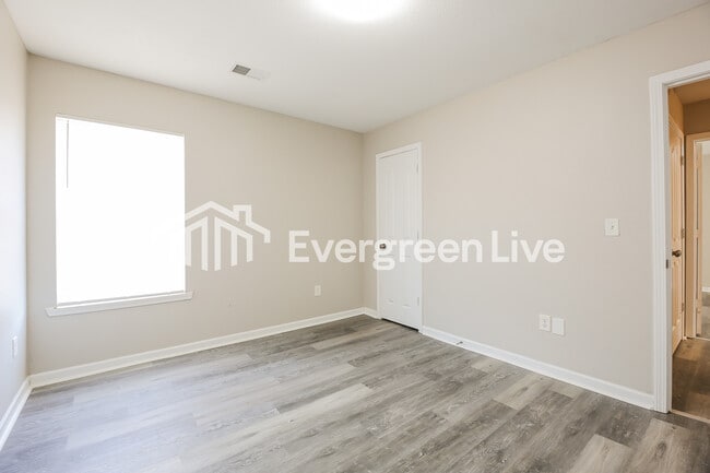 Building Photo - 945 Slow Creek Ct