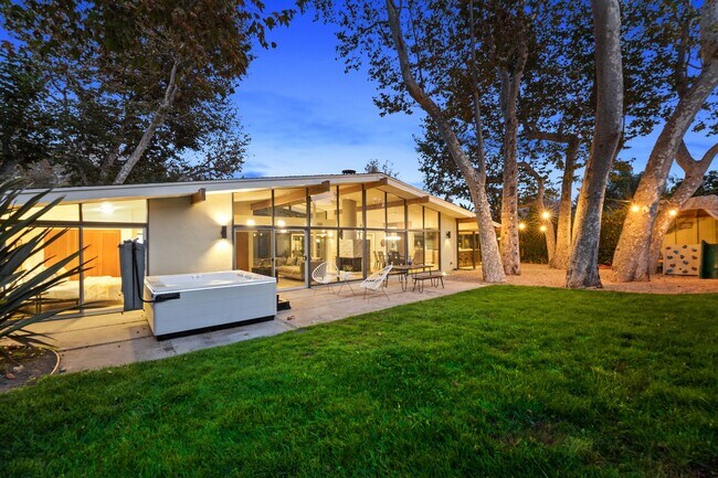 Building Photo - 6225 Frondosa Dr