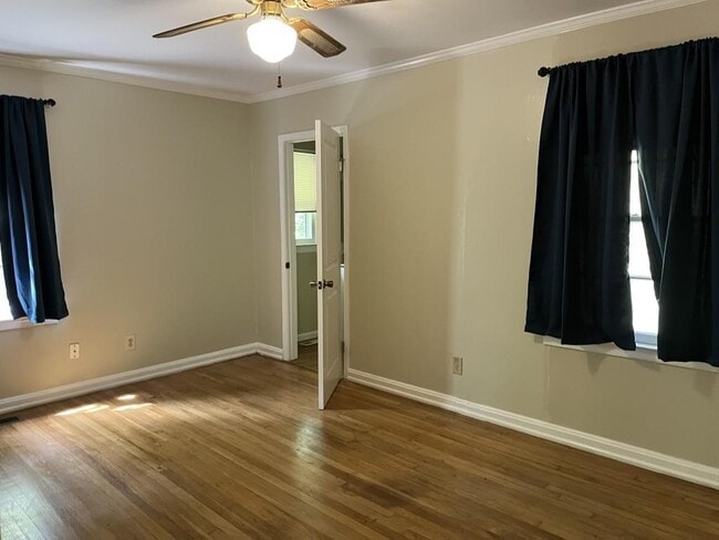 Building Photo - 549 Alpine Way