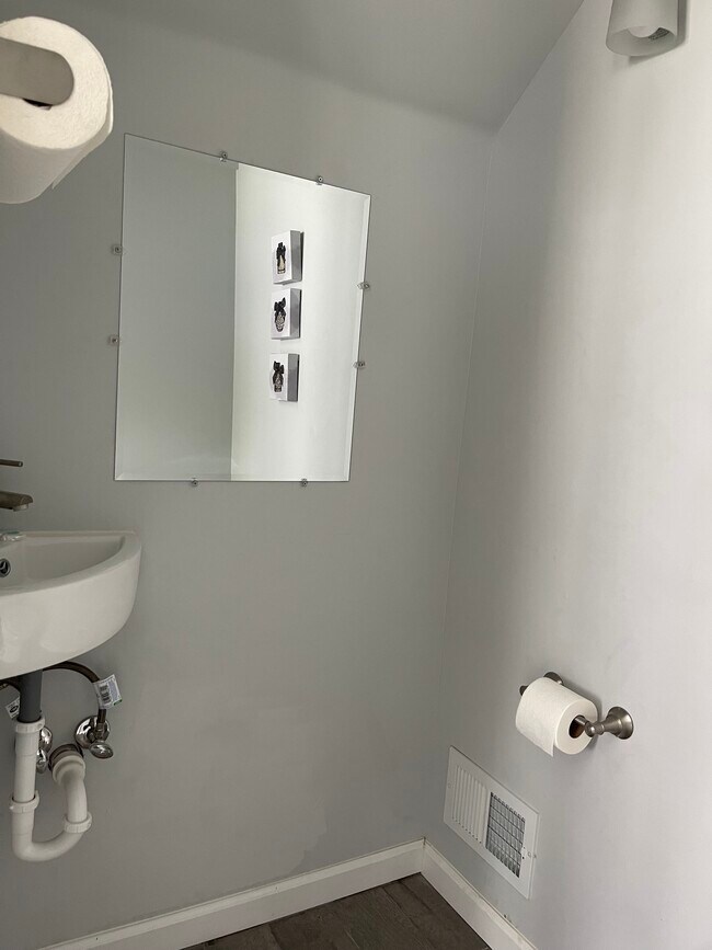 Half Bathroom - 9706 Nardin Dr