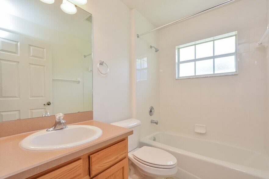 Building Photo - 4510 Abaco Dr