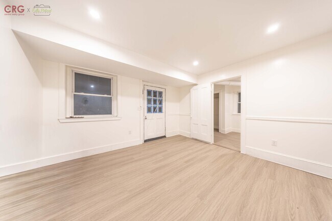 Building Photo - 1726 Beacon St