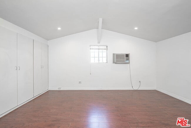 Building Photo - 20746 Clarendon St