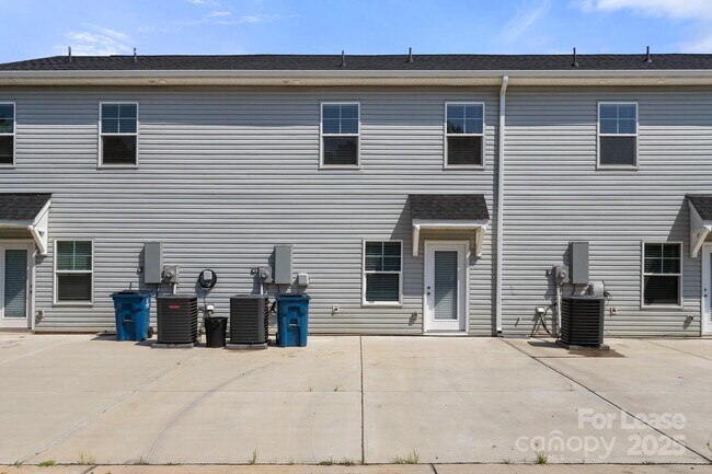 Building Photo - 117 Dogwood Vlg Trl