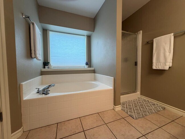 Building Photo - 2507 Silver Spur Ln