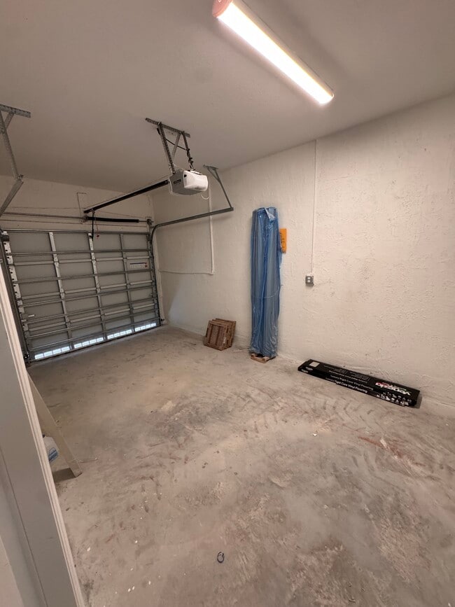 Building Photo - 2738 SE 24th Terrace