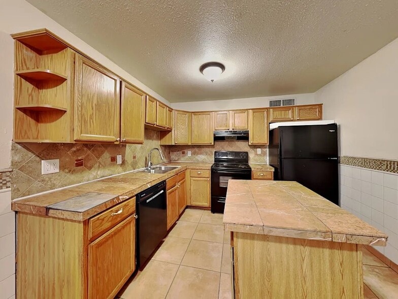 Building Photo - 3734 W Columbine Dr