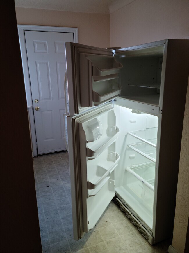 kitchen view 2 - 945 E Lander St