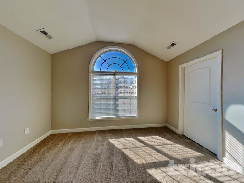 Building Photo - 114 Brighton Village Ln