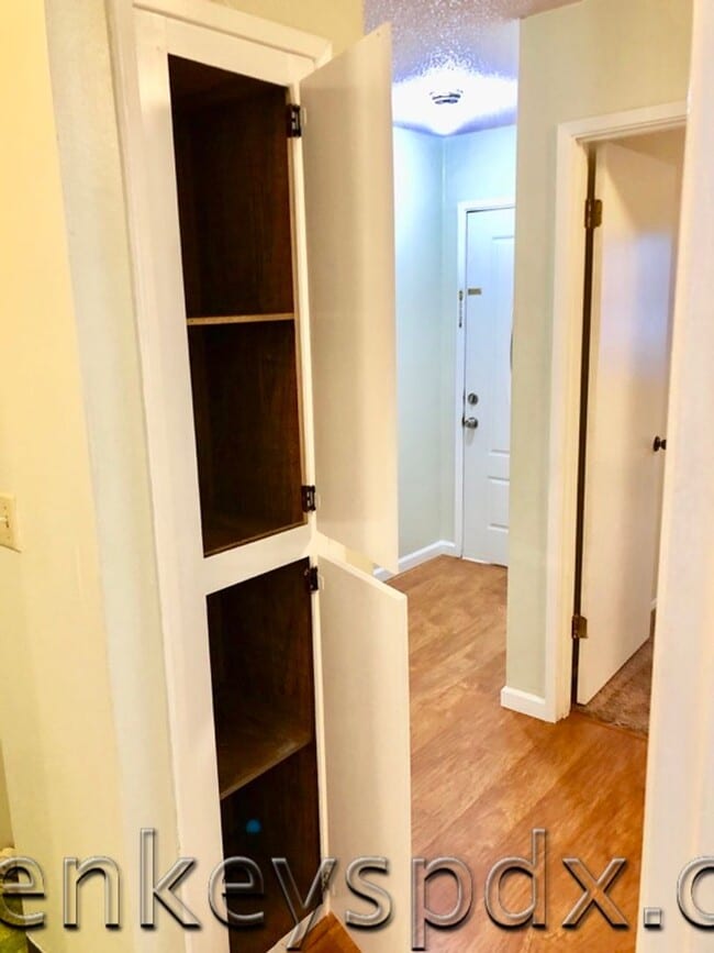 Building Photo - 3-Bedroom Unit on one level with a 1-car garage! Rent includes water-sewer and garbage!