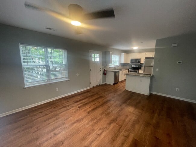 Building Photo - Single Family Home close to UNCW - Student...