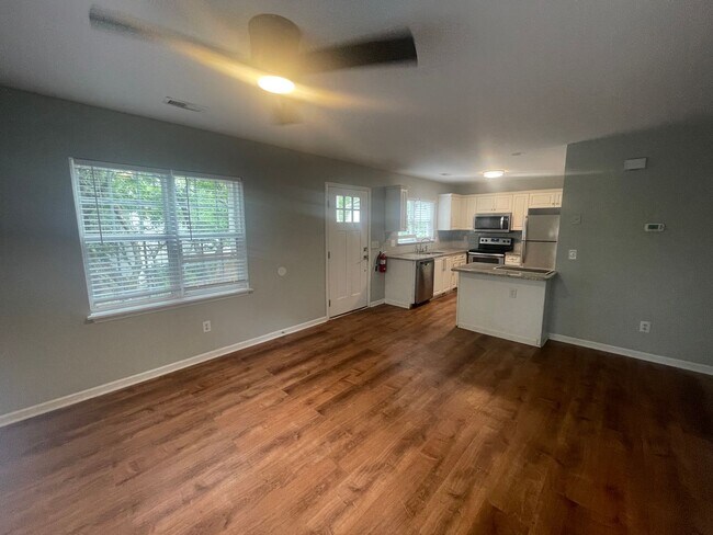 Building Photo - Special $500 Security Deposit, 1/2 off a m...
