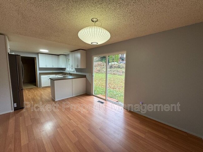 Building Photo - 3100 Armstrong Ln NE