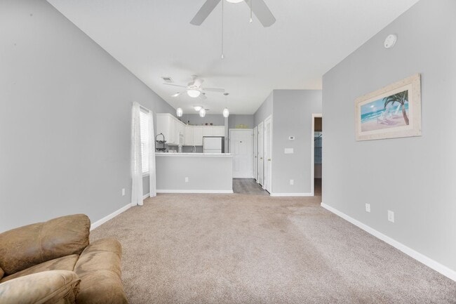 Building Photo - Cross Gate Villas - Perfect Location