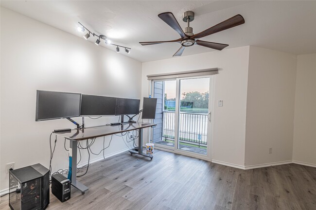 Building Photo - 1702 Good Day Dr