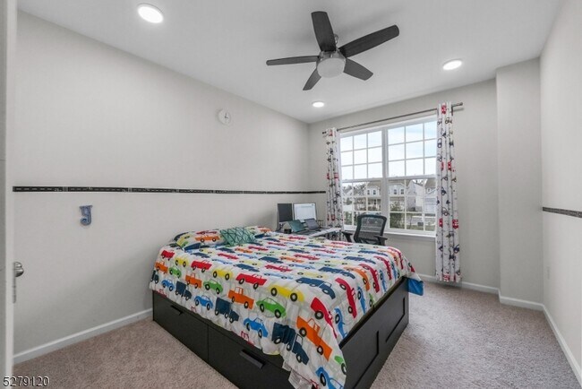 Building Photo - 11 Tippet St