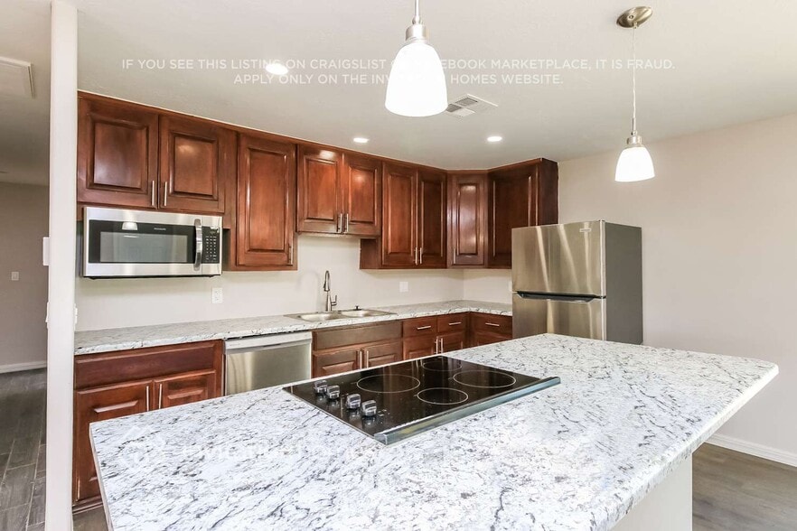 Building Photo - 1562 W Carol Ave