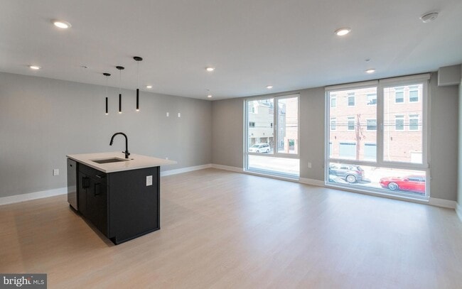 Building Photo - 6604 Ridge Ave