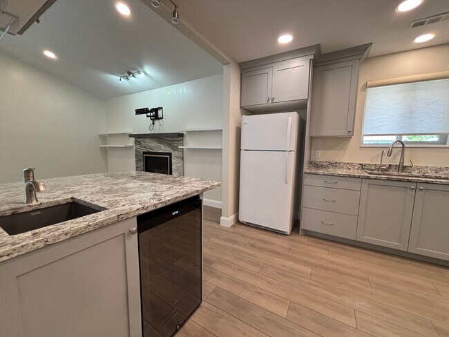 Building Photo - SPACIOUS REMODELED HOME FOR RENT!
