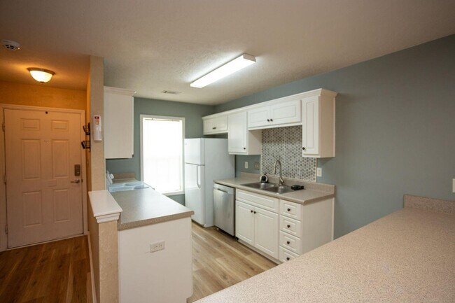 Building Photo - 6053 Sanibel Dr