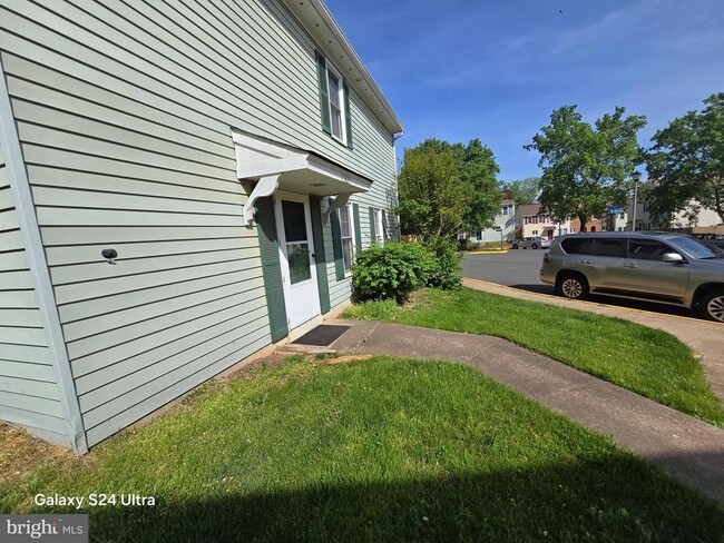 Building Photo - 13825 Cabernet Ct