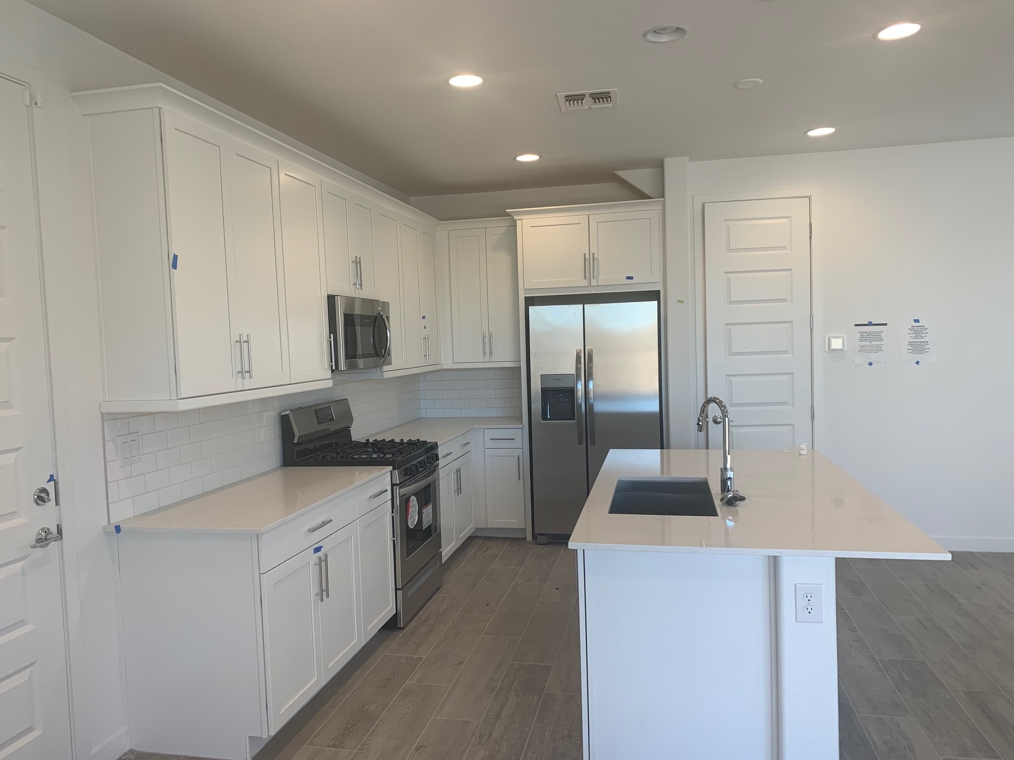 Building Photo - 9923 E Tiburon Ave