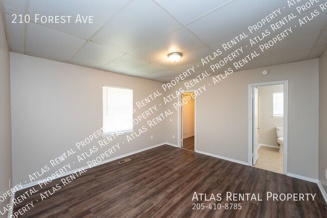 Building Photo - 210 Forest Ave