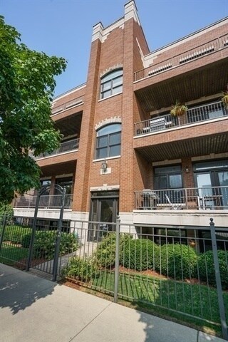 Building Photo - 453 N May St