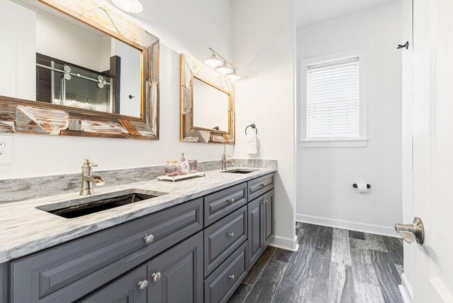 Building Photo - 337 Grande Pointe Cir