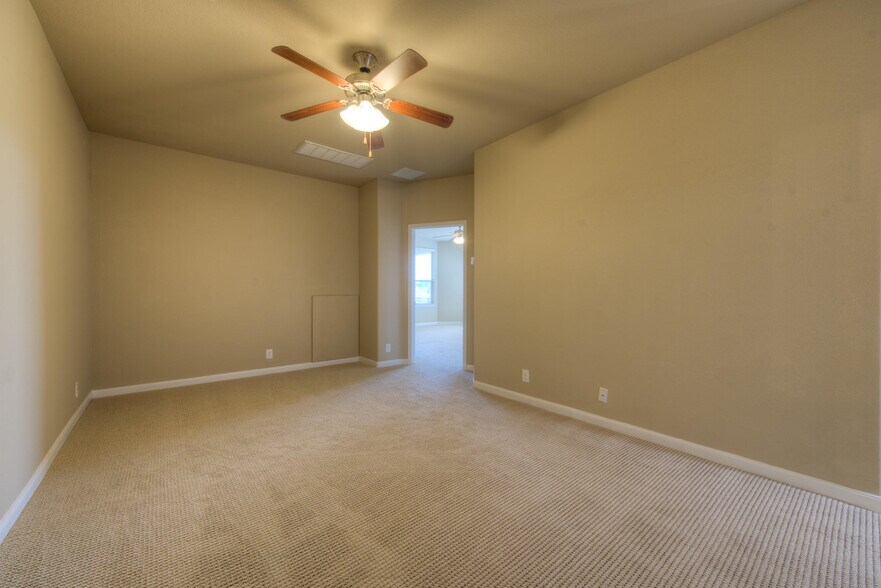 Building Photo - 405 S Meadowlark St