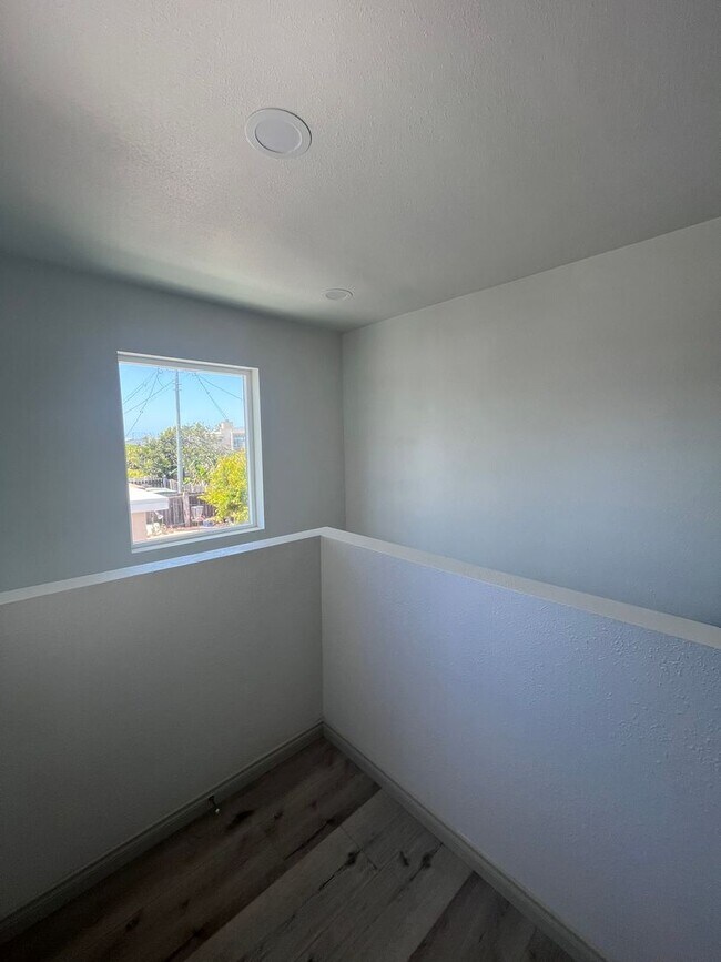 Building Photo - 202-204 Calla Avenue