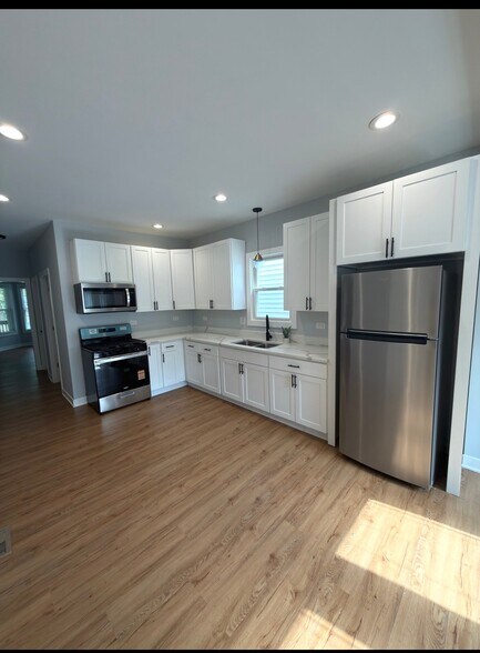 Building Photo - 5738 S Paulina St