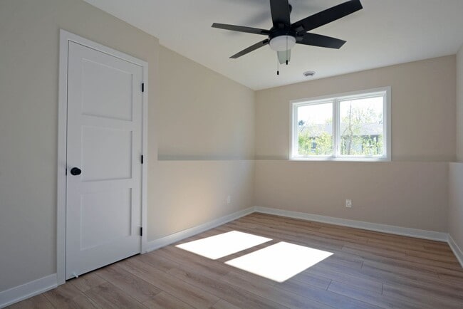 Building Photo - New Construction Townhouse Available Now in Roseville!