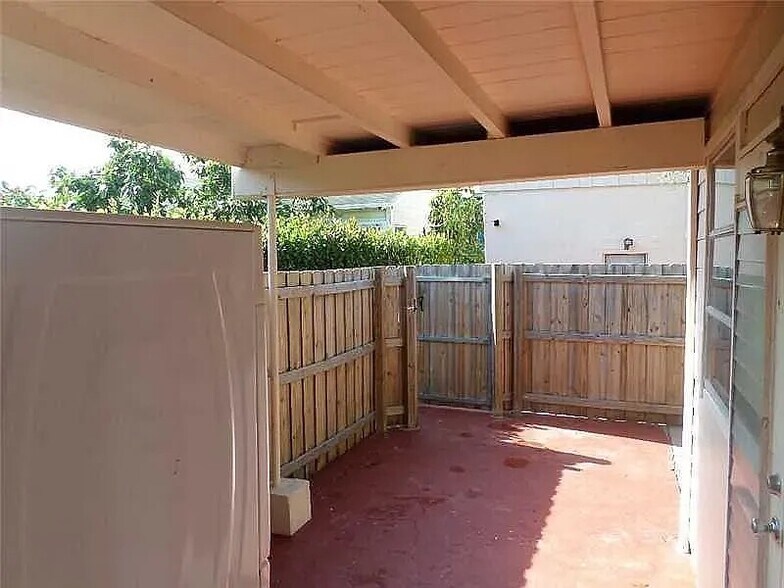 Building Photo - 423 N L St