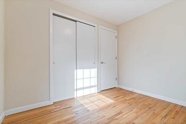 Building Photo - 3 Alscot Dr