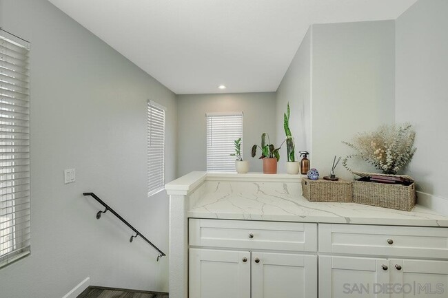 Building Photo - 2811 W Canyon Ave.