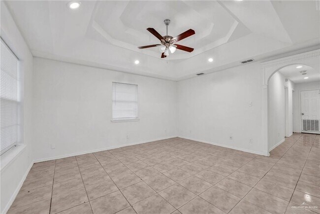 Building Photo - 16 Denise Cir