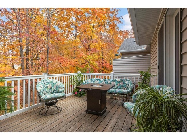 Building Photo - 9280 Blackoaks Ct N