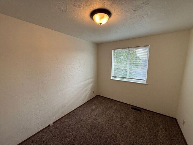 Building Photo - 2907 Moraga Ave SE