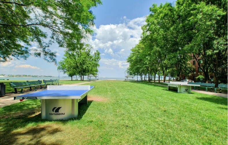 Building Photo - 1 S Point Dr