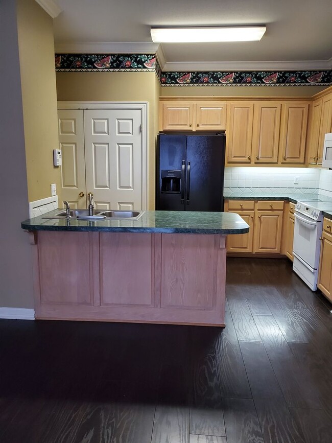 Building Photo - 3635 Green Acres Dr