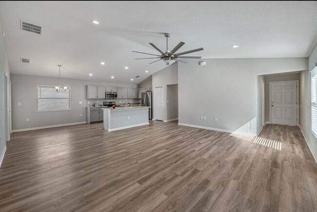 Building Photo - 378 Pentas Ln