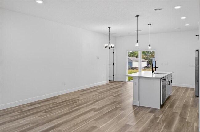 Building Photo - 1852 W Quaker Ln