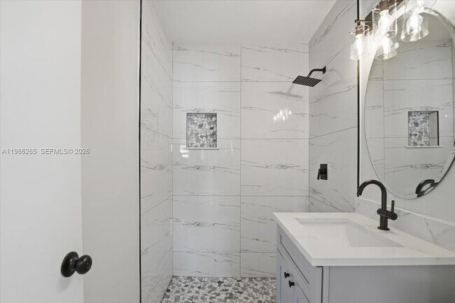 Building Photo - 1400 NE 43rd Ct