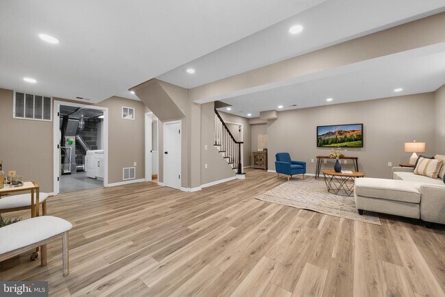 Building Photo - 10429 Headly Ct