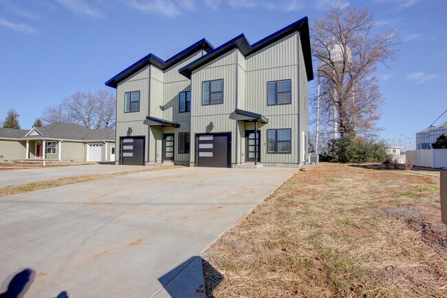 Building Photo - 102 Rosenwald St