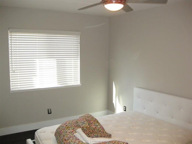 Building Photo - Beautiful and Highly Upgraded Seven Hills Home with Upgraded Pool