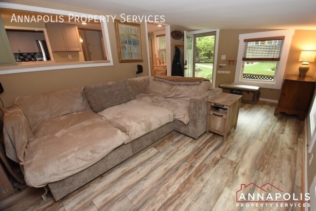 Building Photo - 16 Elm Rd