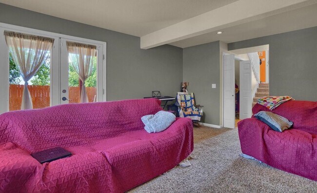 Building Photo - 3 Bedroom 2 Bath Single Family Home Near U...