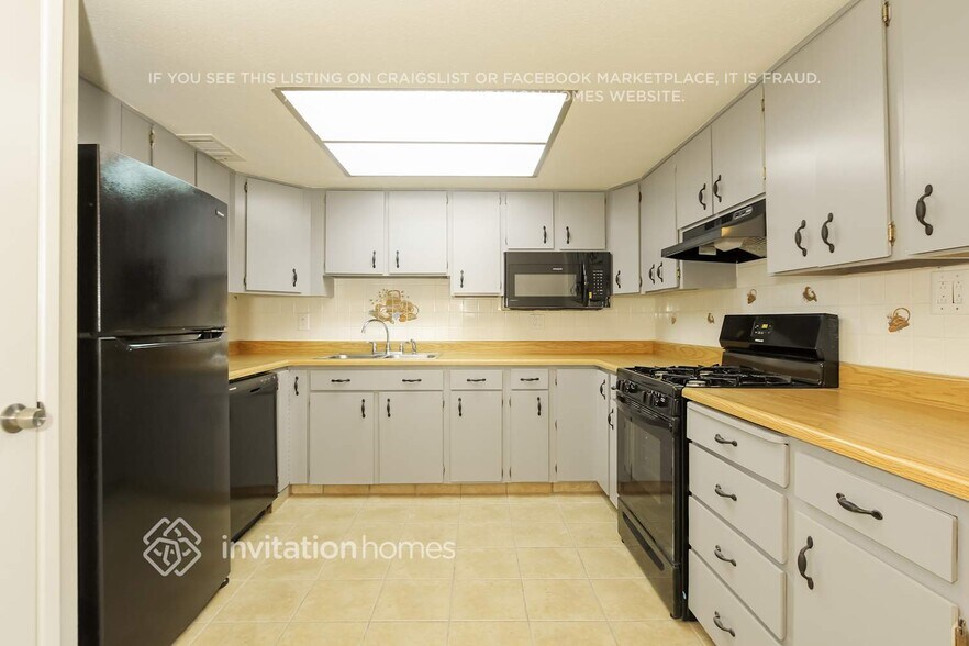 Building Photo - 2254 W Bloomfield Rd